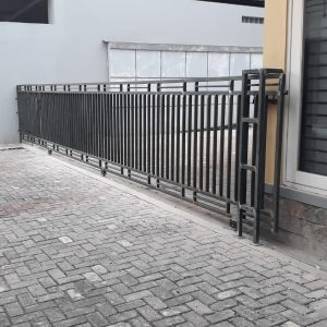 Tangga, Balkon dan Pintu Pagar Besi